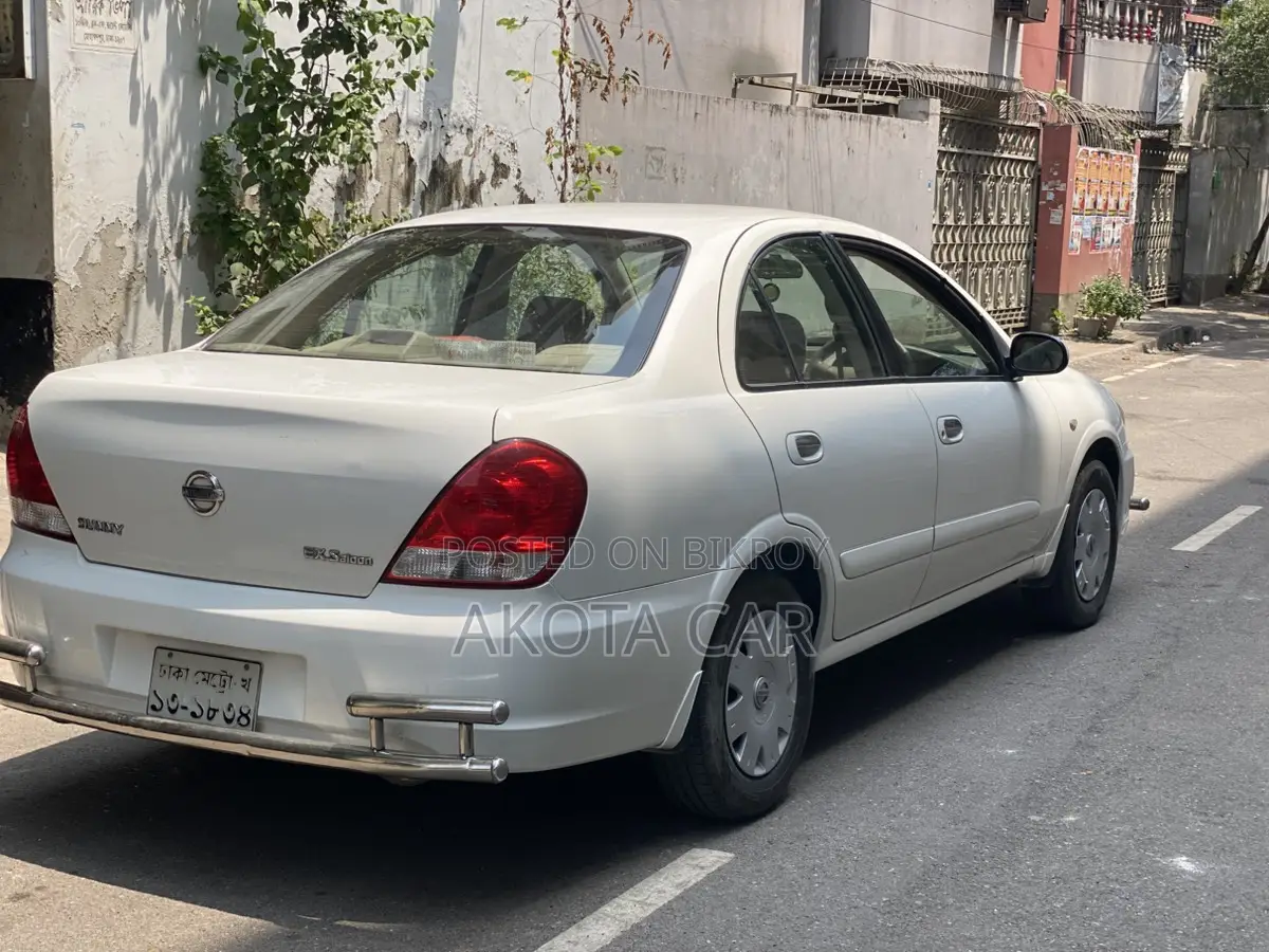 Nissan Sunny 2011