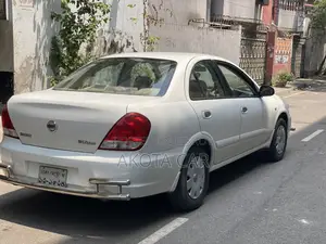 Nissan Sunny 2011
