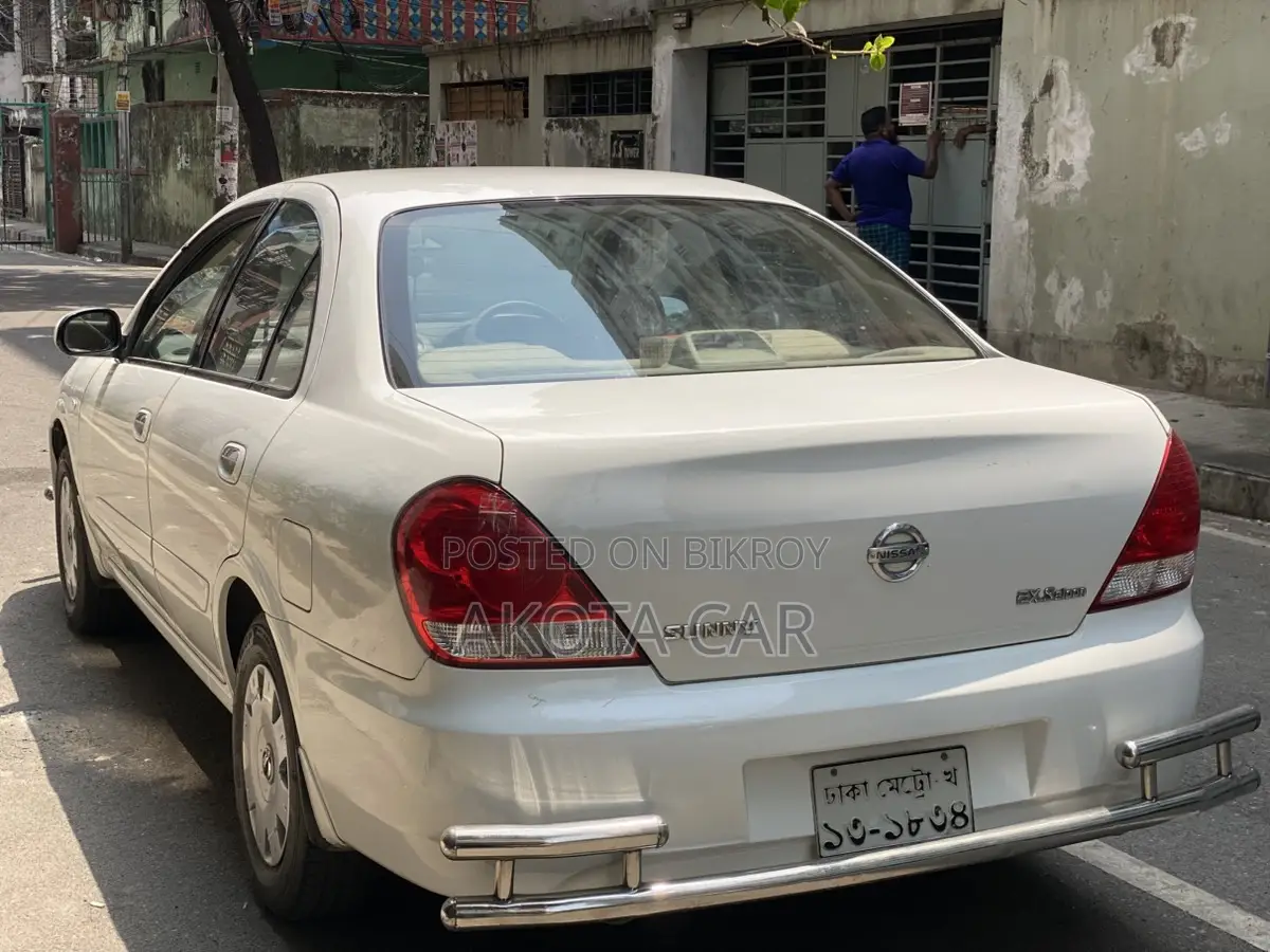 Nissan Sunny 2011