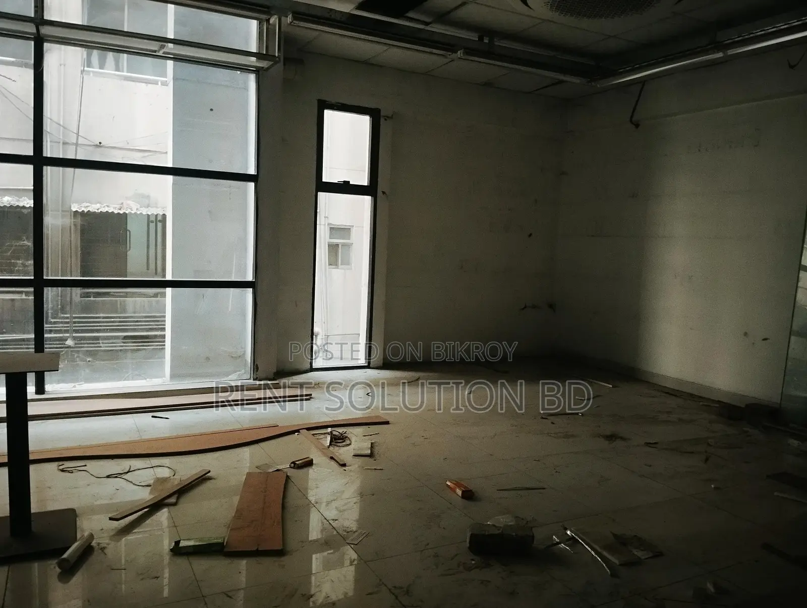 Restaurant showroom office space 4000 sqft