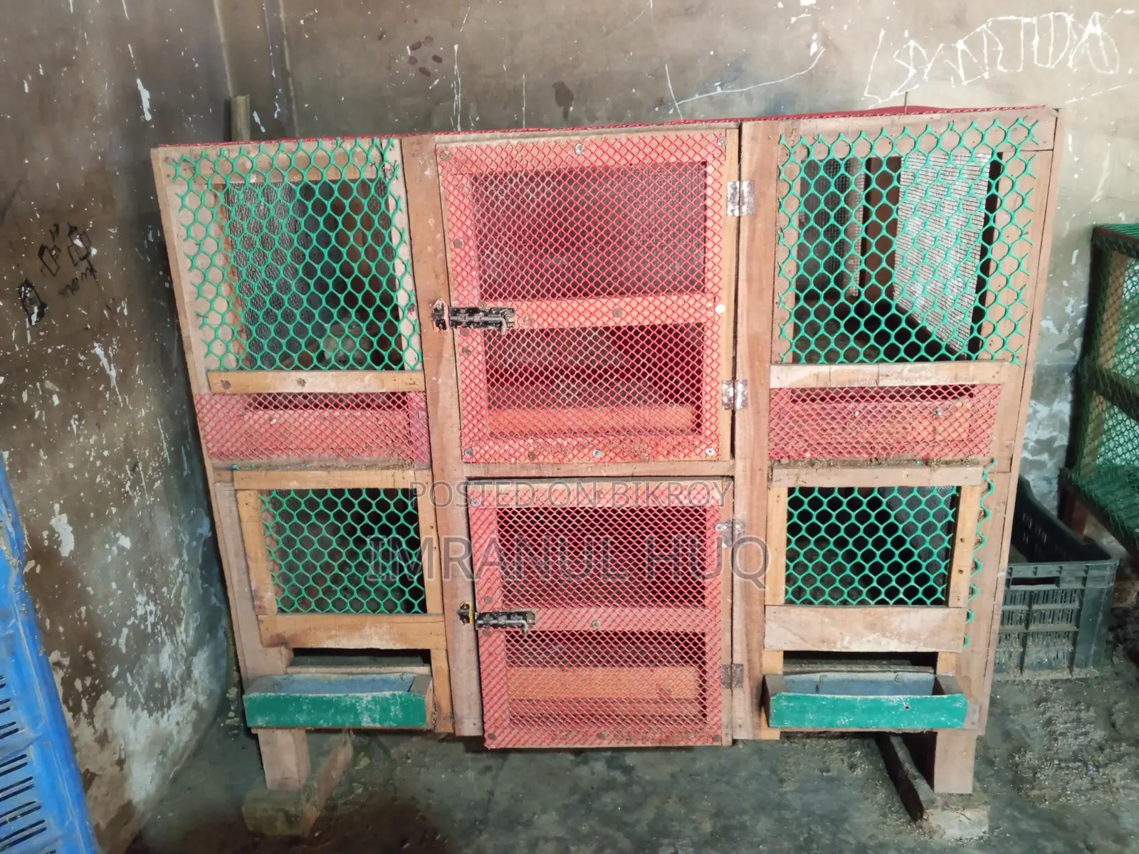 একটি দুই তলা মুরগির খাঁচা