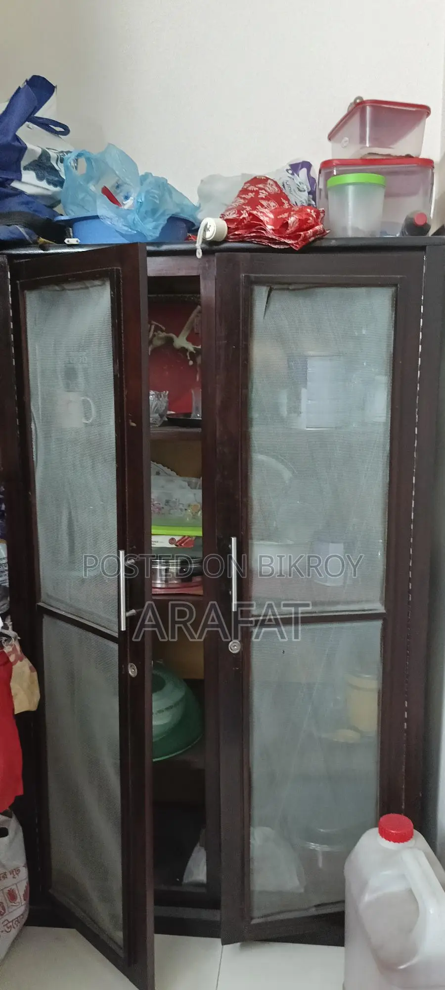 Small Almirah, Showcase, Mirror Cabinet made of 100% Mahogany Wood