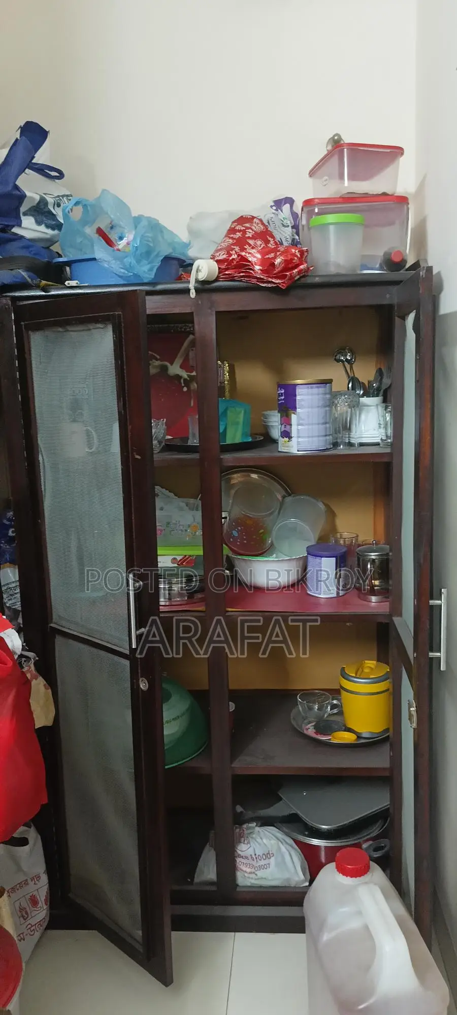 Small Almirah, Showcase, Mirror Cabinet made of 100% Mahogany Wood
