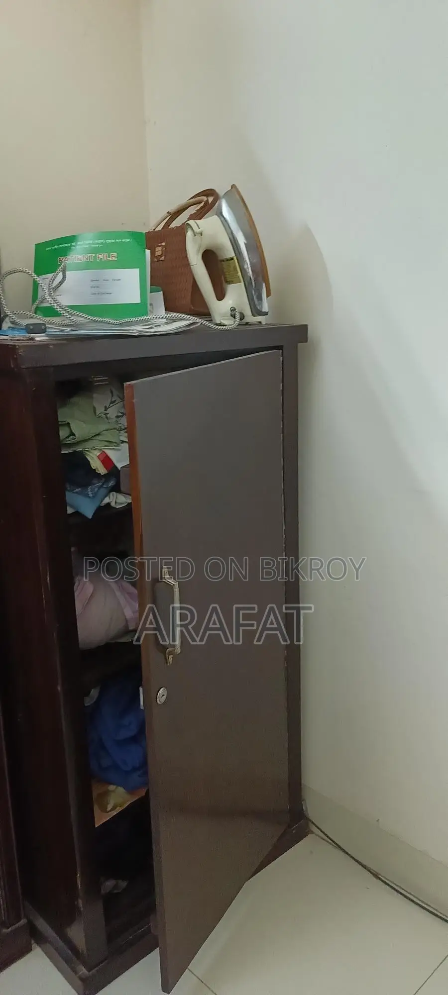 Small Almirah, Showcase, Mirror Cabinet made of 100% Mahogany Wood