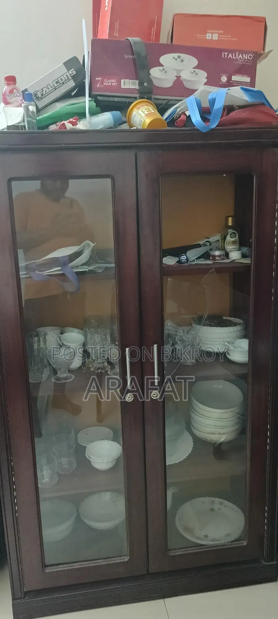 Small Almirah, Showcase, Mirror Cabinet made of 100% Mahogany Wood