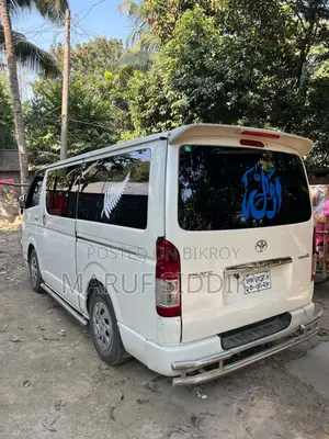 Toyota Hiace 2004