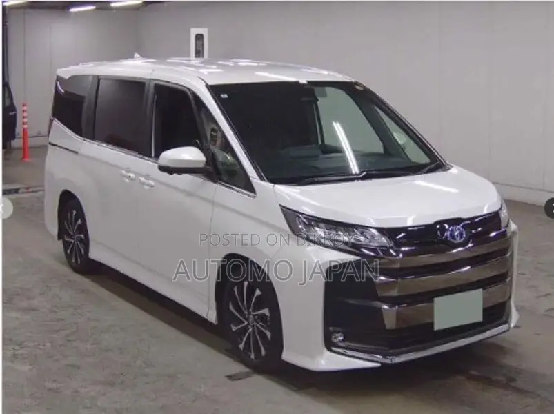 Toyota Noah SZ Full Load 2023