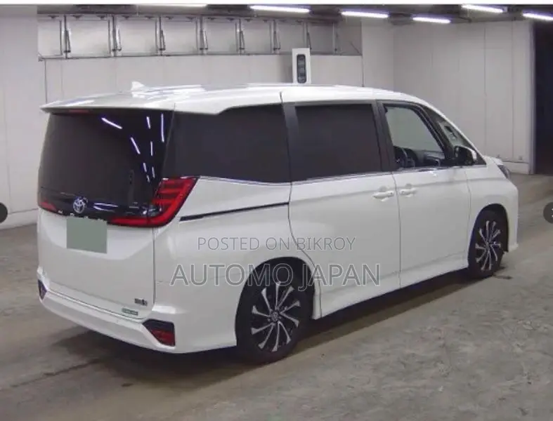 Toyota Noah SZ Full Load 2023