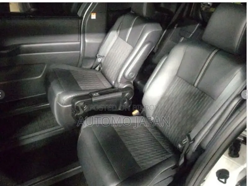 Toyota Noah SZ Full Load 2023