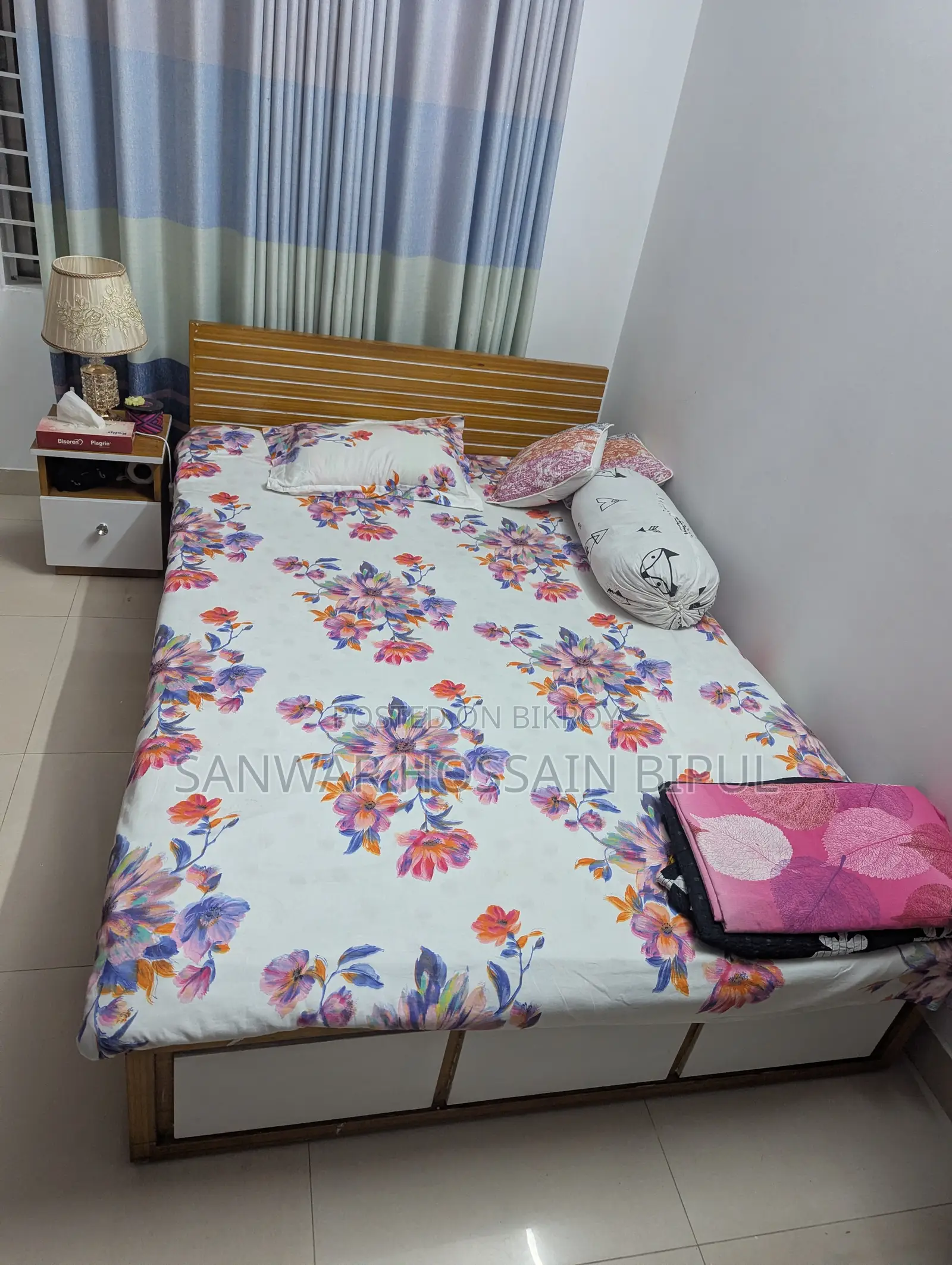 Medium size bed 7x4.5 feet. Perfect for small rooms and bachelors