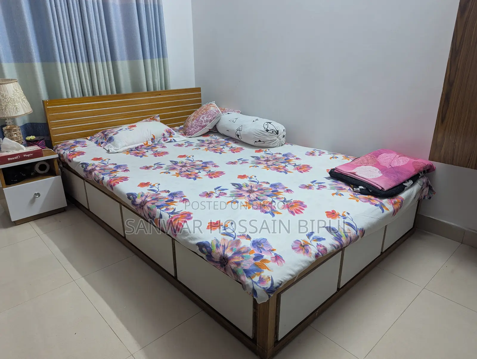 Medium size bed 7x4.5 feet. Perfect for small rooms and bachelors