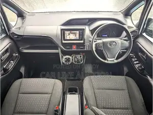 Toyota Noah Hybrid G 2021