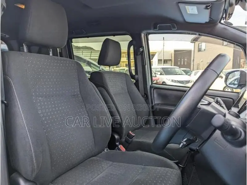 Toyota Noah Hybrid G 2021