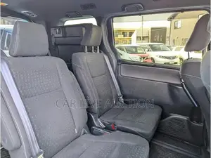 Toyota Noah Hybrid G 2021