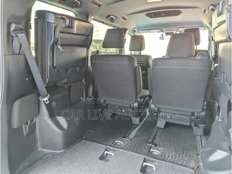Toyota Noah Hybrid G 2021