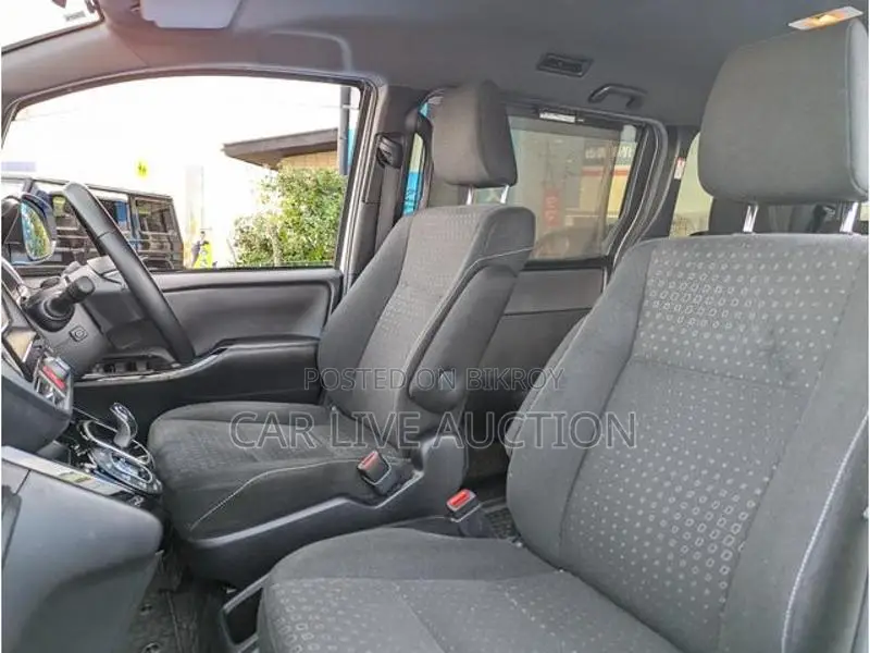 Toyota Noah Hybrid G 2021