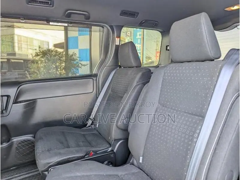 Toyota Noah Hybrid G 2021