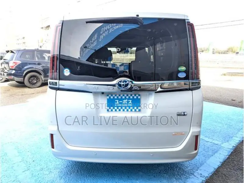 Toyota Noah Hybrid G 2021