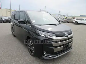 Toyota Noah 2022