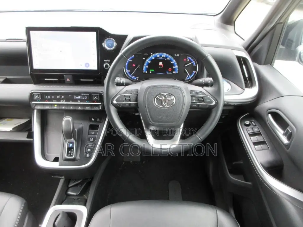 Toyota Noah 2022