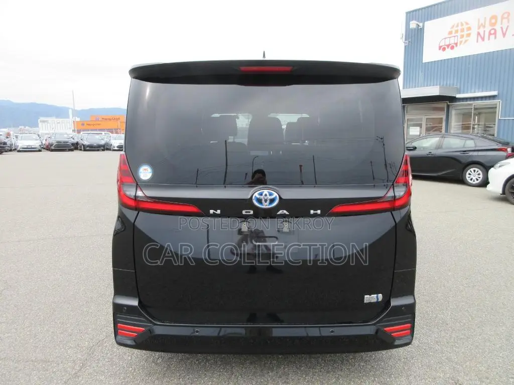 Toyota Noah 2022