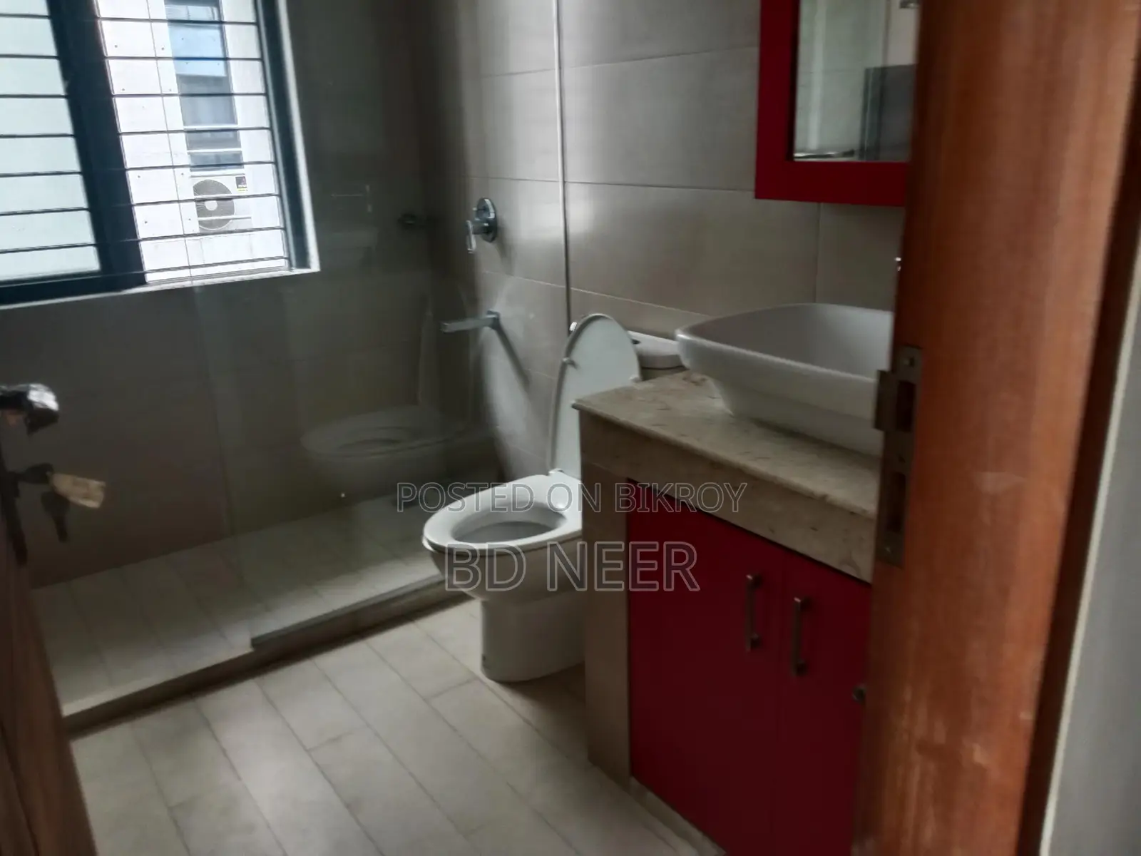Mordent facilities gym &pool 4 Bed room apt rent in Baridhara diplomatic
