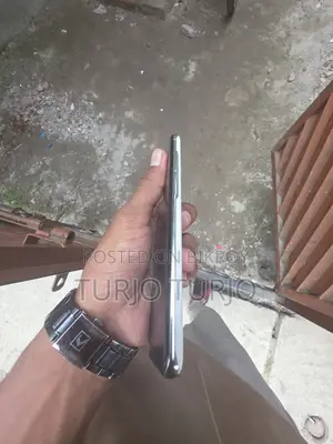 Samsung Galaxy S20 (Used)