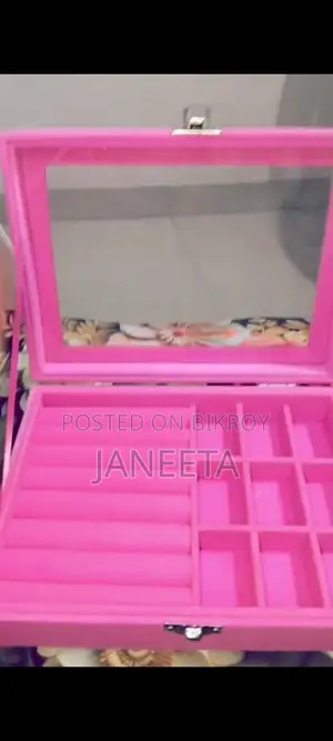 Jewellery box holder