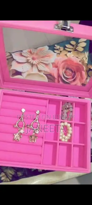 Jewellery box holder