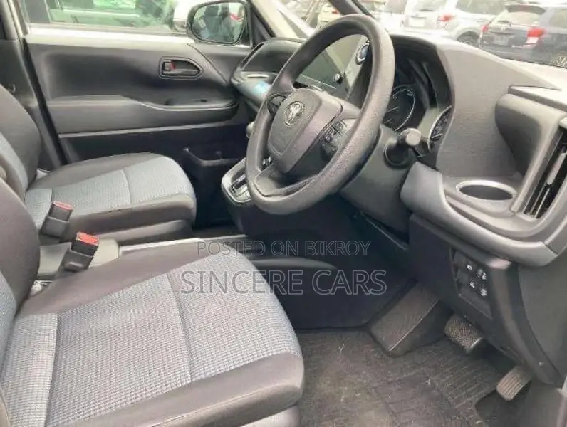 Toyota Noah X HYB 4.5 POINT 2022