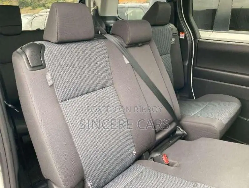 Toyota Noah X HYB 4.5 POINT 2022