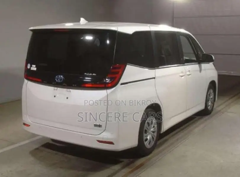 Toyota Noah X HYB 4.5 POINT 2022