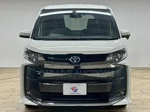 Toyota Noah Hybrid 2022