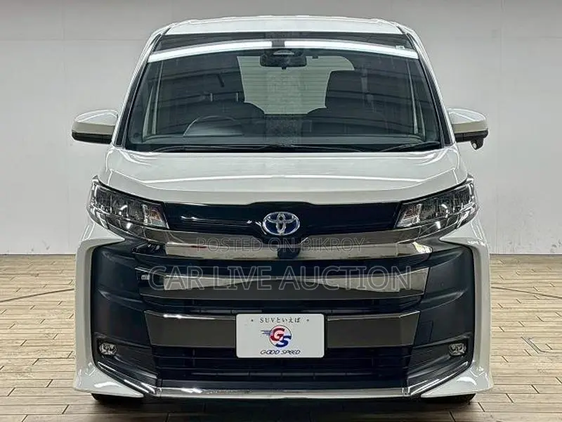 Toyota Noah Hybrid 2022