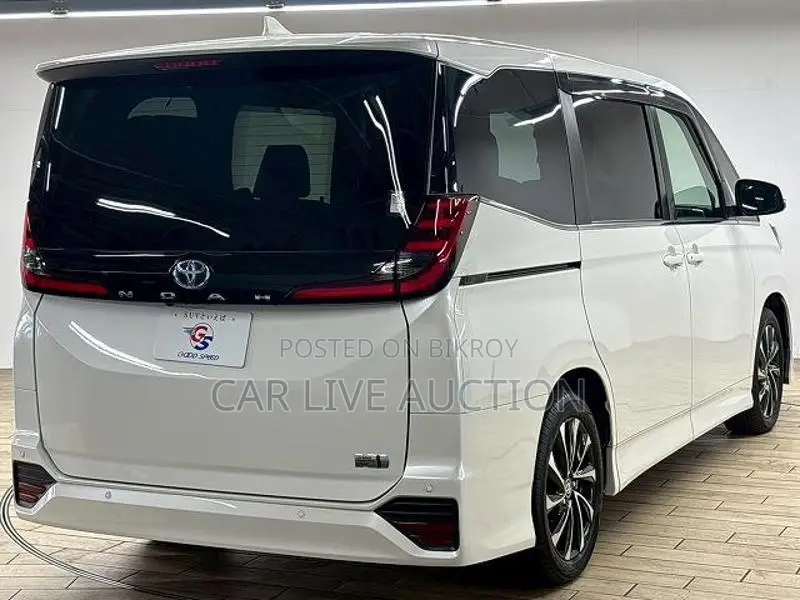Toyota Noah Hybrid 2022