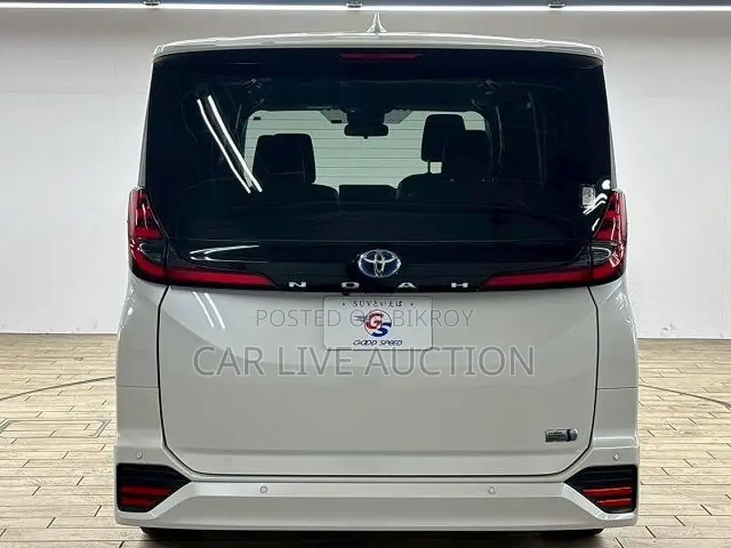 Toyota Noah Hybrid 2022