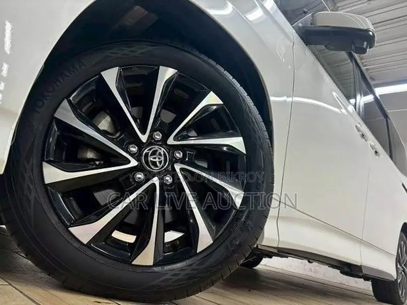 Toyota Noah Hybrid 2022