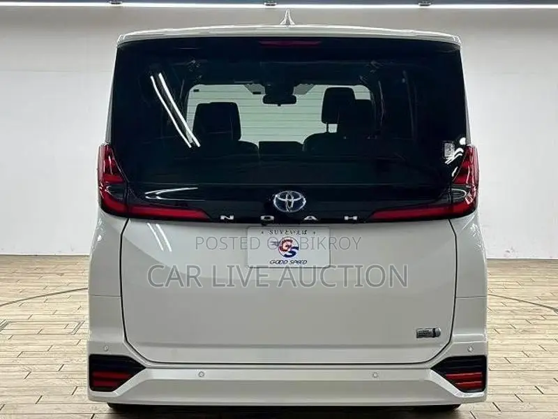Toyota Noah Hybrid 2022