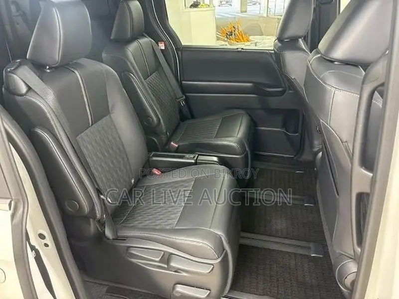 Toyota Noah Hybrid 2022