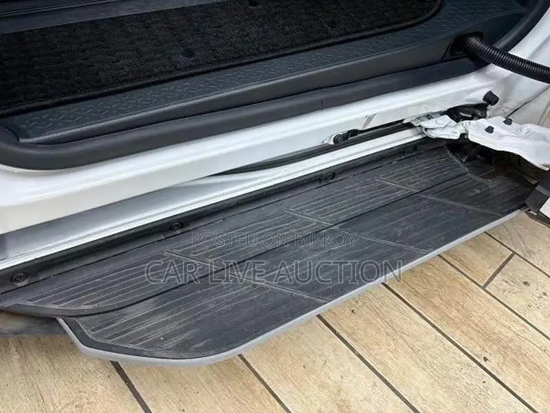 Toyota Noah Hybrid 2022