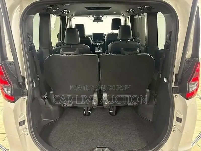 Toyota Noah Hybrid 2022