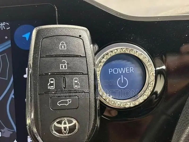 Toyota Noah Hybrid 2022