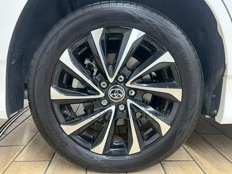 Toyota Noah Hybrid 2022