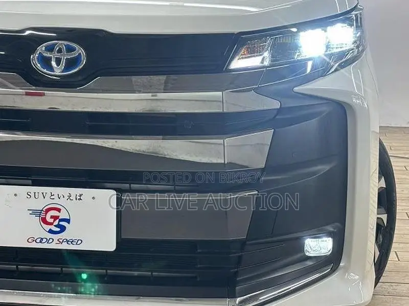 Toyota Noah Hybrid 2022