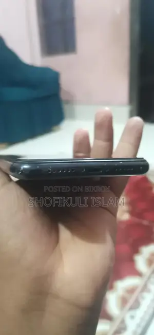 Apple iPhone XR (Used)