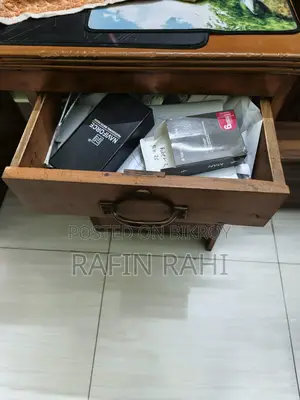 একটা পড়ার টেবিল বিক্রয় করা হবে