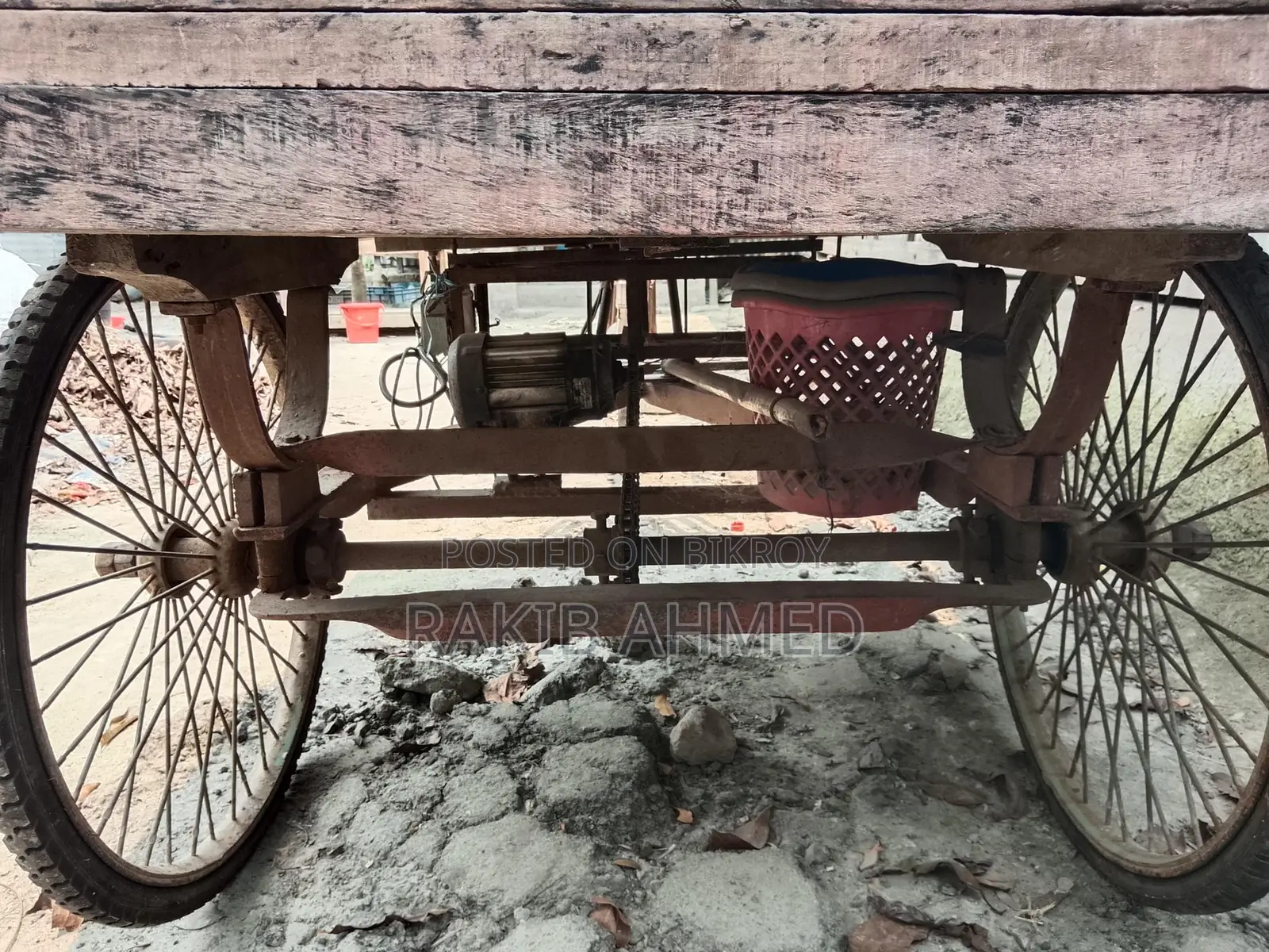 Vehicle without battery, only the vehicle