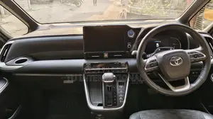 Toyota Voxy hybrid sz unit 2023
