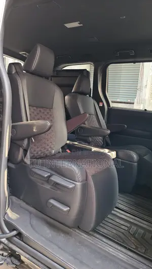 Toyota Voxy hybrid sz unit 2023