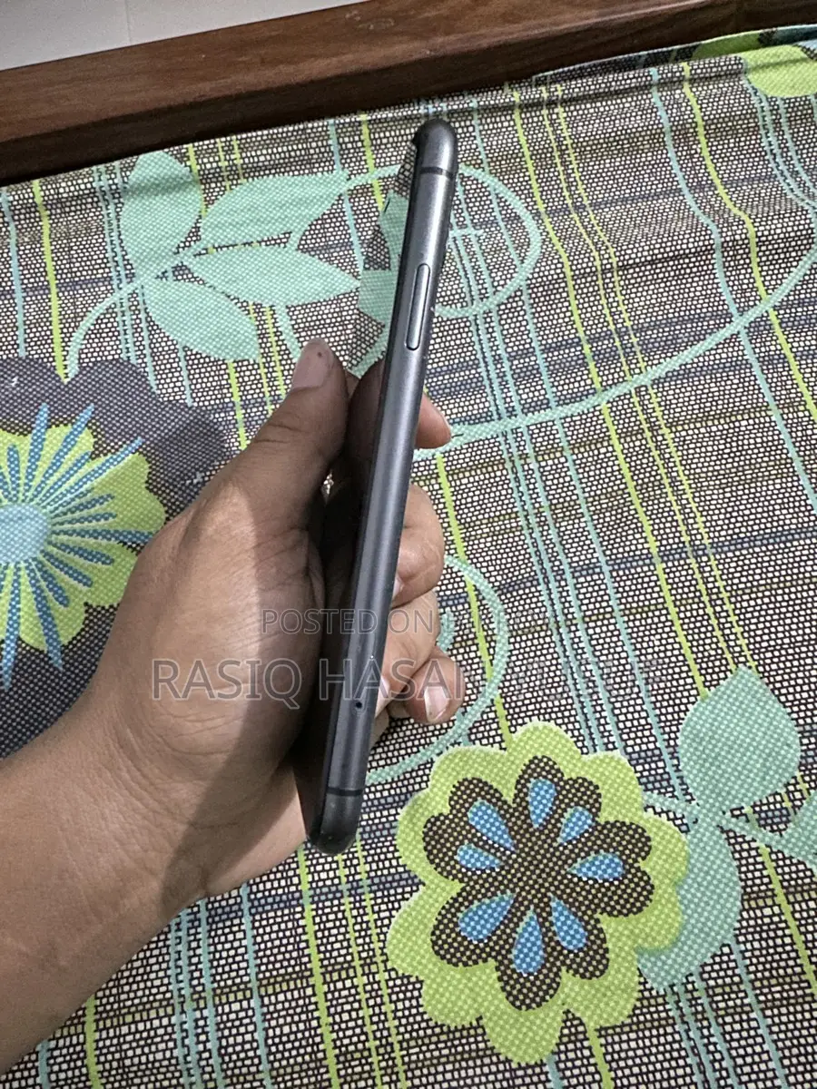Apple iPhone 11 (Used)